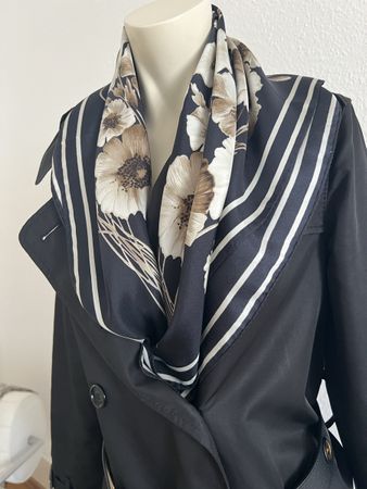 Dolce & Gabbana Seidenschal mit Blumenmuster, Top Zustand!