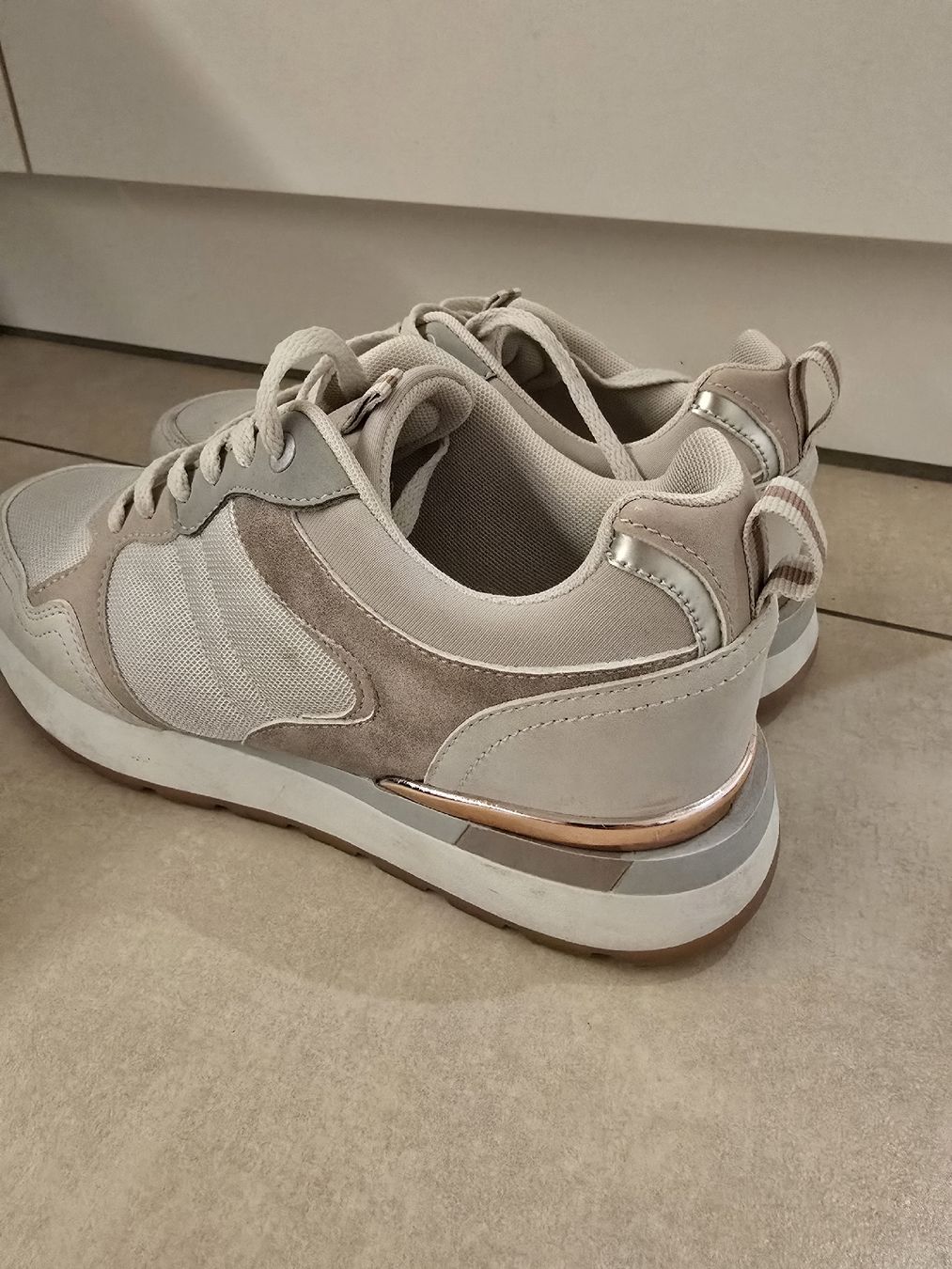 Scarpe da donna: Cooler Sneaker - Grösse 39 – Usato da Rickenbach b. Wil venduto da Kth_v8 1