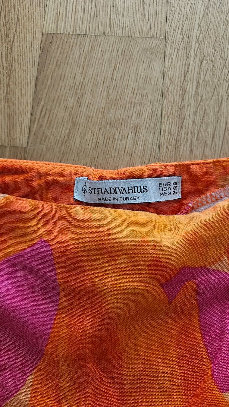 Stradivarius Röcke: Jupe Stradivarius orange/rose fleurie, taille XS – Gebraucht aus Sion von tiff_1992 1