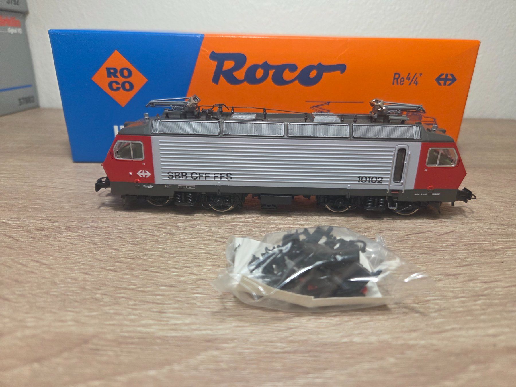 Roco Modellini di ferrovie: Roco 04178 A E-Lok 10102 SBB H0 (1) – Usato da St-Aubin-Sauges venduto da Lo_Go 6
