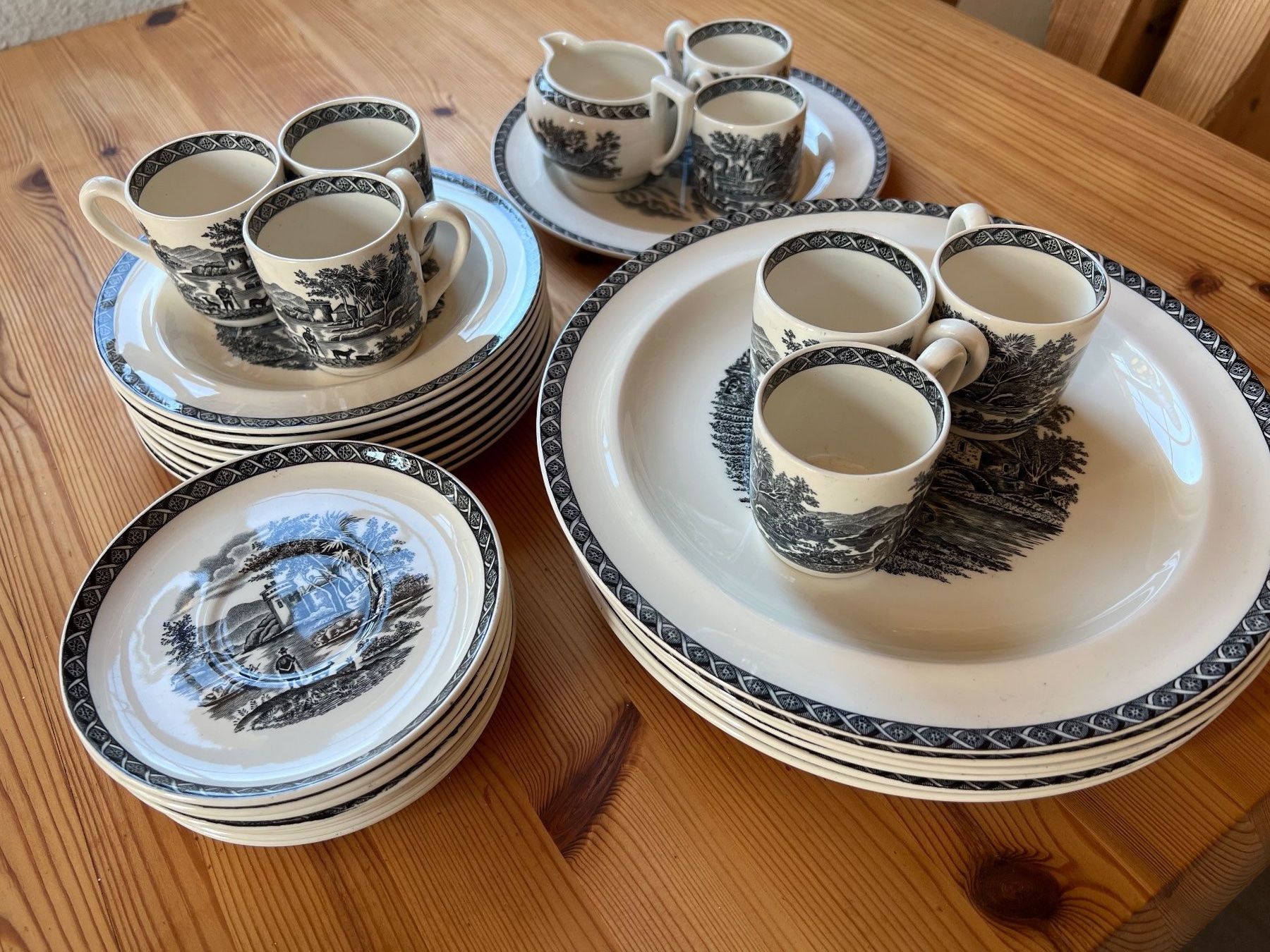 Services de table: Geschirr – D'occasion à Arlesheim par groethli47