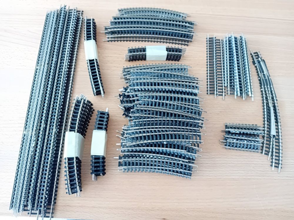 Trix Modellini di ferrovie: Rollmaterial, Schienen und Fahrregler zu Modellbahn Spur N – Usato da Glattfelden venduto da Halmi_2 7