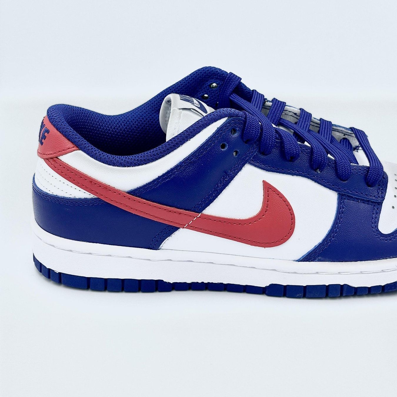 Nike Scarpe da donna: Nike Dunk Low White Blue Red EU 39 – Nuovo e nell'imballaggio originale da Erlinsbach venduto da sasneakers 2