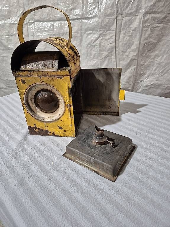 Lampade: Alte Eisenbahn- / Signallaterne / Lampe / Deko – Usato da Frutigen venduto da Schoeggi105 1