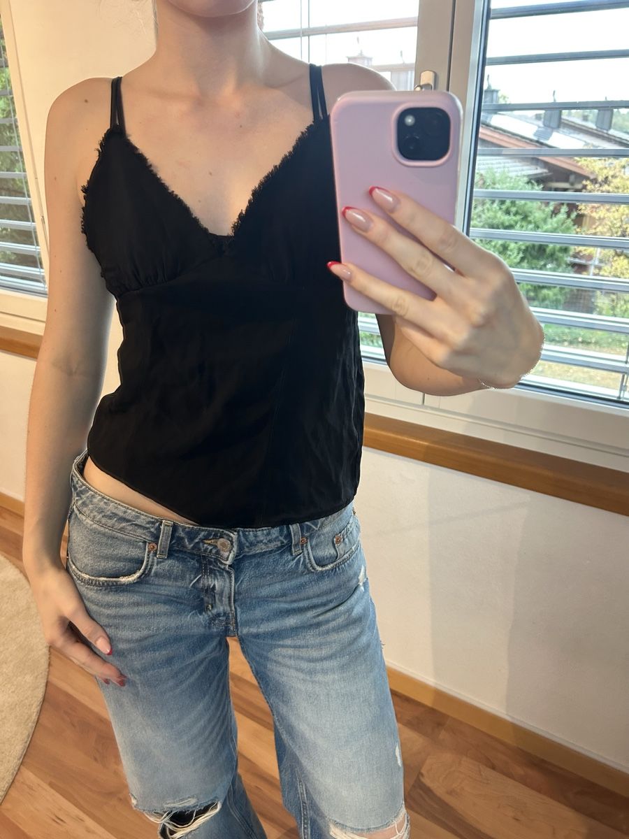 Zara Tops: cute black zara top    – Gebraucht aus Dietlikon von leaaasells