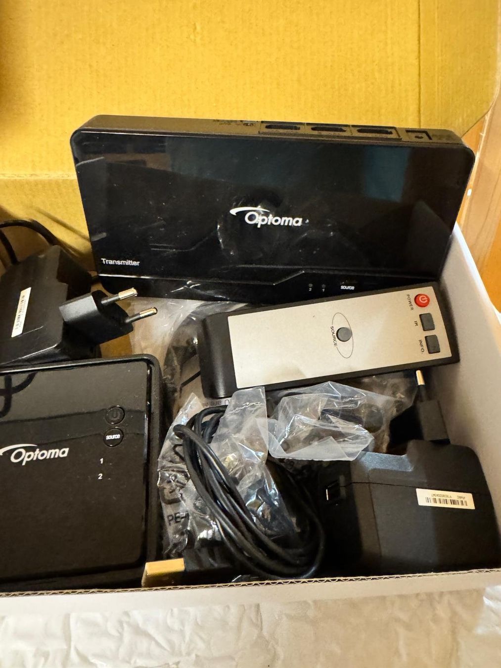 Panasonic Vidéoprojecteurs: Panasonic PT-AT6000E + Zubehör – D'occasion à Basel par Alexander_Hofmann 2