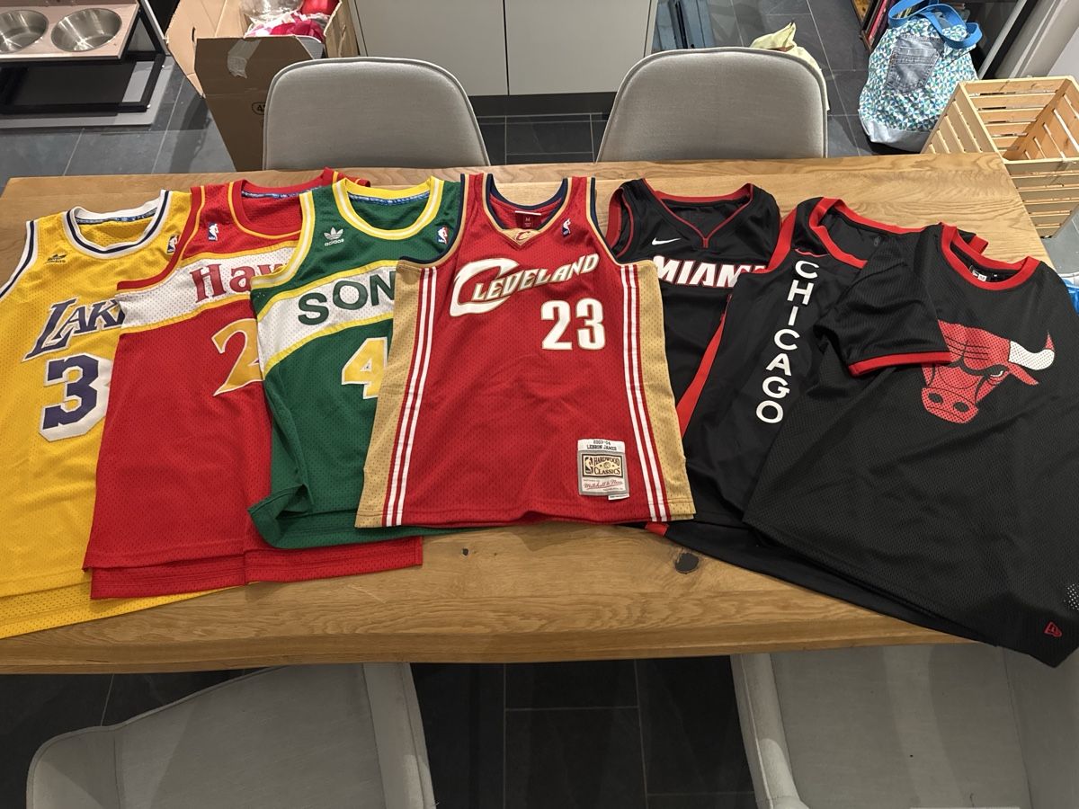 Canottiere & Pantaloni: Basketball Trikots – Usato da Ichertswil venduto da EldenLord