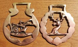 2 englische Medaillon aus Messing/Kupfer, fairer Versand