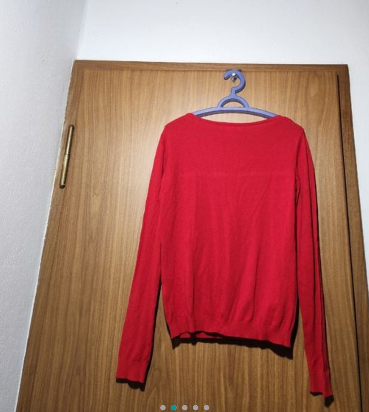 Guess Pulls & Sweat-shirts: Pull-over Guess rouge col à sangle taille M – D'occasion à Niedergösgen par Eva2410 2