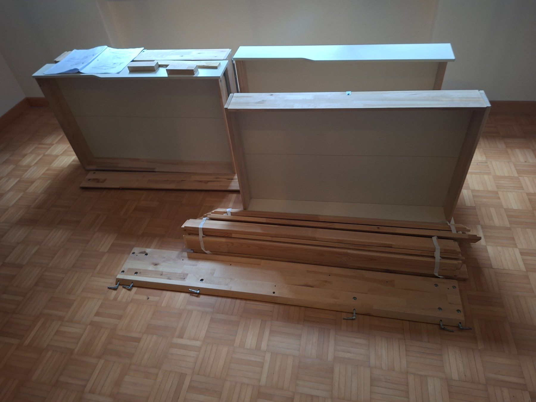 Ikea Letti: Ikea Mandal bett 140x200 – Usato da Zürich venduto da ter_26db 2