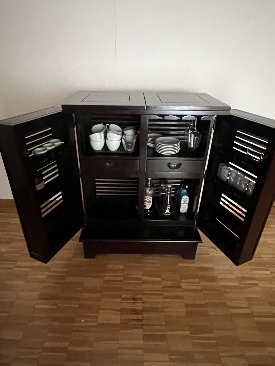 Maisons du monde Allestimento di negozi e stand fieristici: Barmöbel / Barschrank Massivholz – Usato da Unterengstringen venduto da cck_ 3