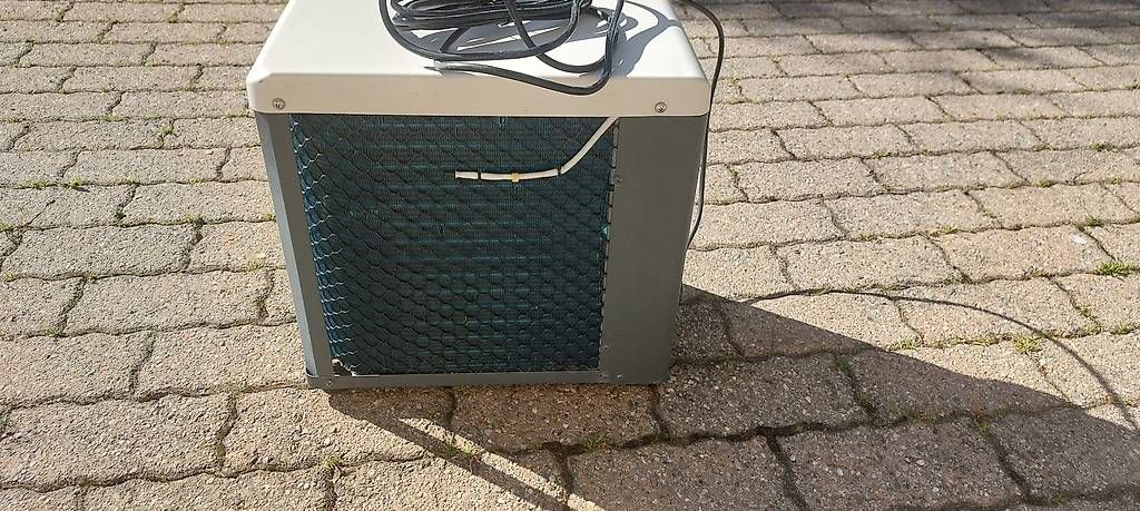 Radiatori: Pompe à chaleur pour piscine – Usato da Belmont-Lausanne venduto da cst_5l7n 2