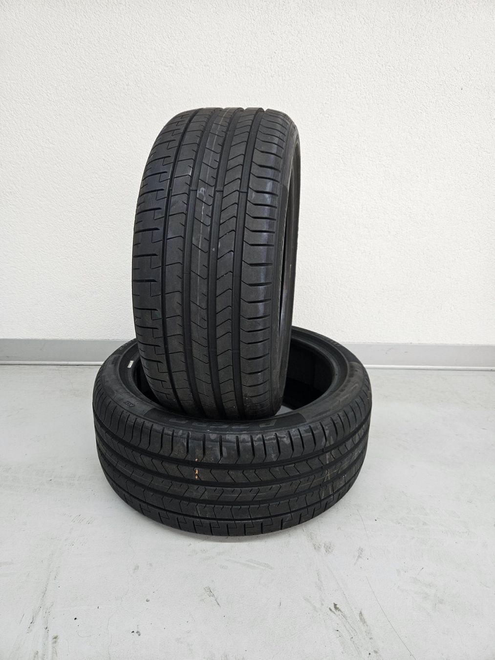 Pirelli Pneus & Kompletträder: Sommerreifen Pirelli P-Zero 255/40 R20 – Neu (gemäss Beschreibung) aus Thierachern von Ersa_Pieren_AG