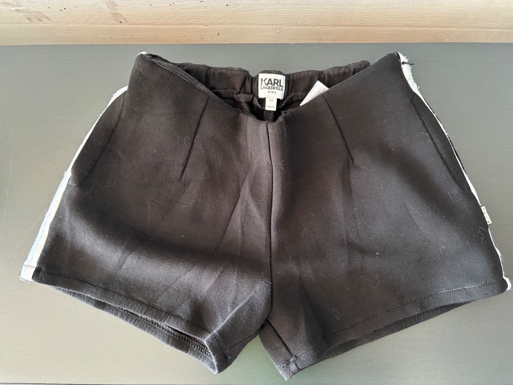 Karl Lagerfeld Pantaloni: Short Karl Lagerfeld – Usato da La Croix (Lutry) venduto da pet_stw9