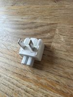 „Duckhead“-Stecker für ein Apple-Netzteil