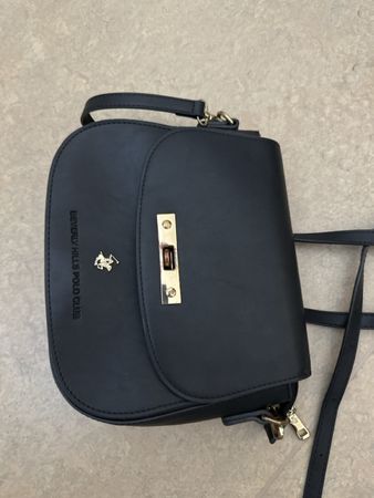 Schwarze Handtasche
