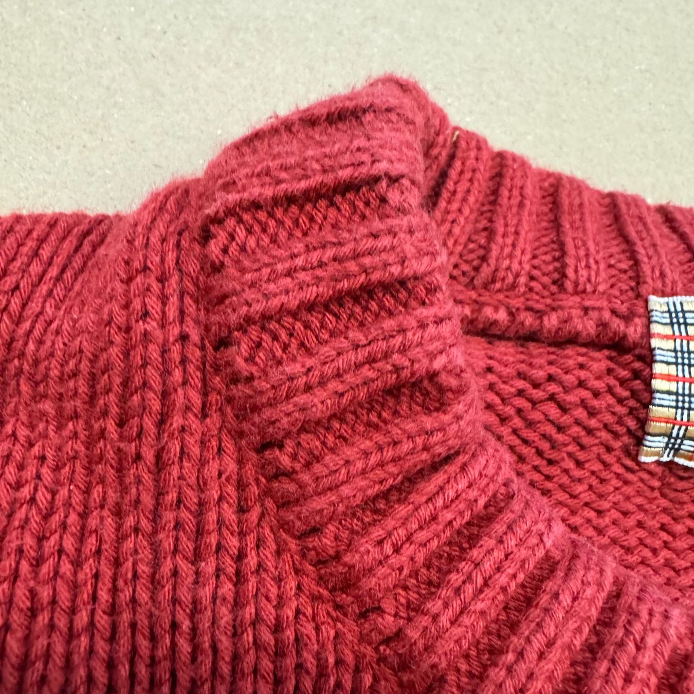Burberry Maglioni & Felpe: Thomas Burberry vintage red knitted sweatshirt pull 90s – Nuovo (secondo la descrizione) da St. Gallen venduto da sourced_limited 7