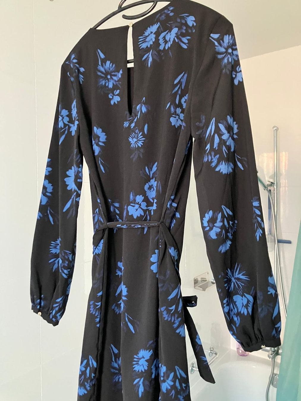 Vestiti: Damenkleid Grösse 36 mit Muster – Usato da Allenwinden venduto da Obalu