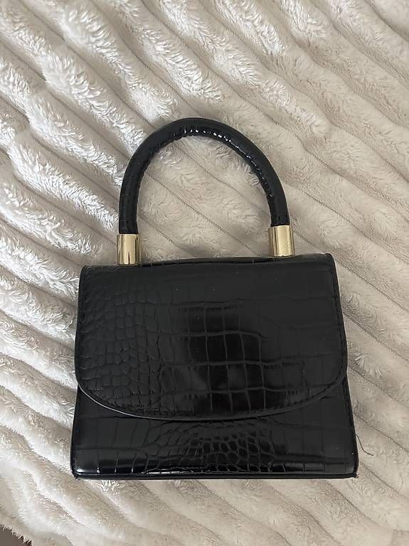 Borse da donna: Tasche in schwarz – Usato da Kehrsatz venduto da ale_zpc6 1