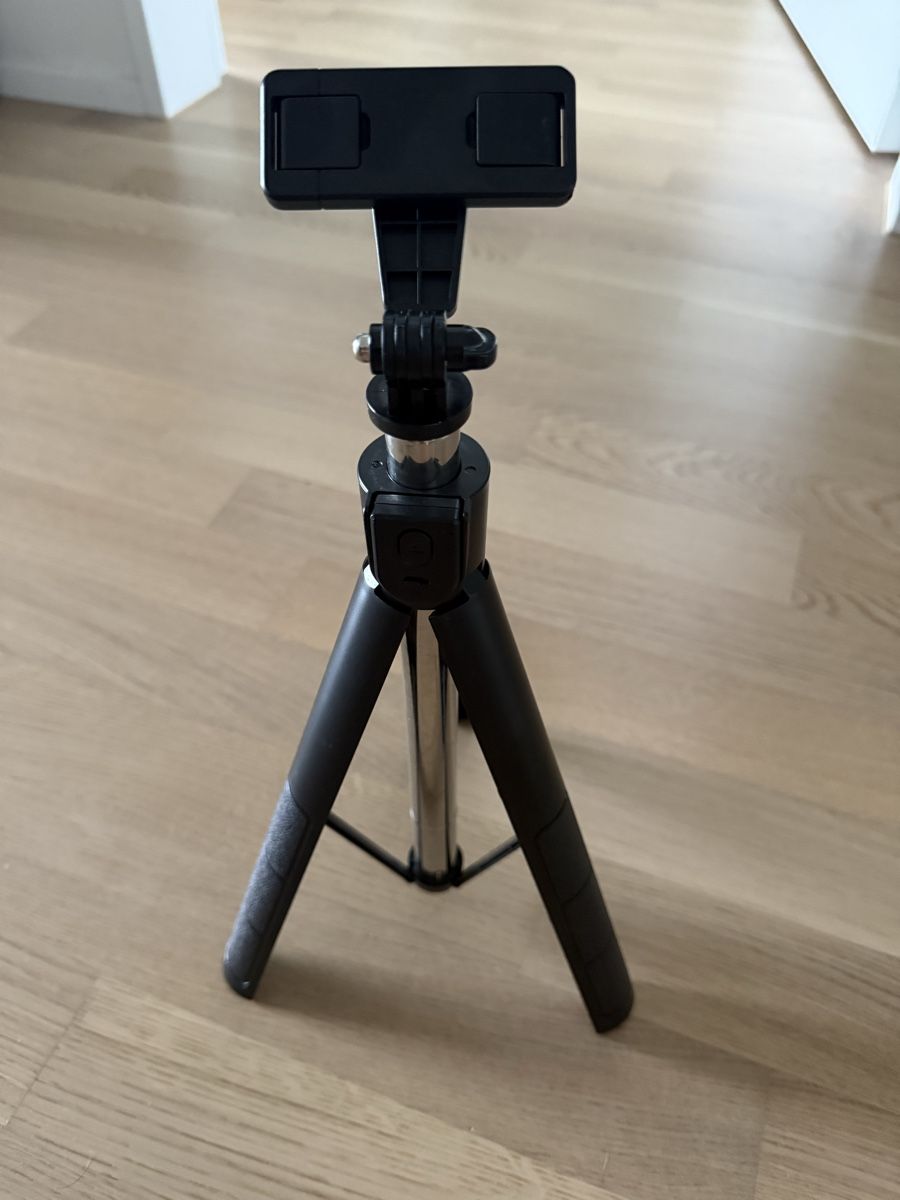 Sonstige Dekorationen & Accessoires: New Selfie Stick with bluetooth remote control – Neu (gemäss Beschreibung) aus Dübendorf von zhe_69pd