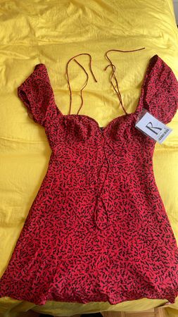 Robe courte Réalisation rouge motif imprimé état neuf