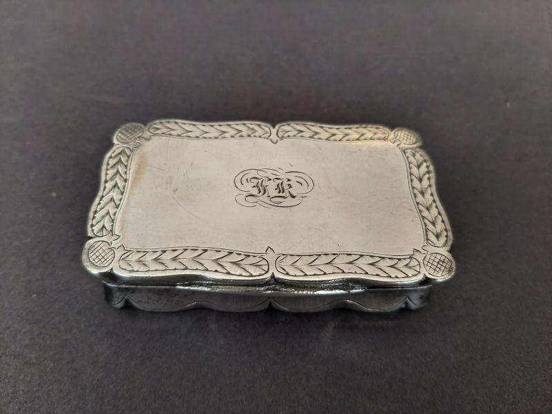Dosen: Döschen, Metall, "Schnupftabaldose", mit Monogramm, antik – Gebraucht aus Oberengstringen von fru_9b92