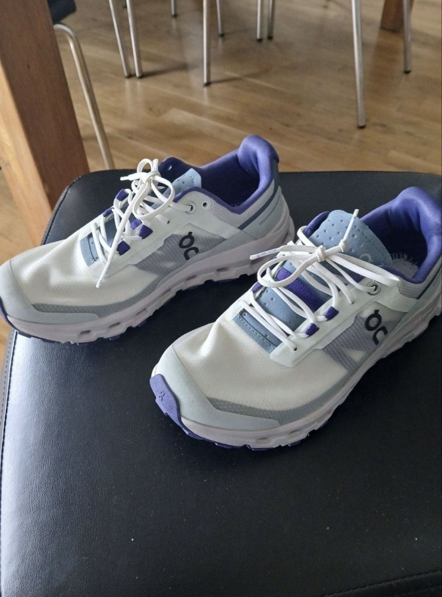 On Damenschuhe: On Cloud Schuhe  – Neu und originalverpackt aus Kriens von ana_yr9x