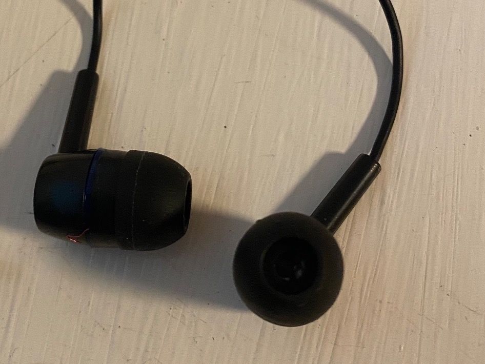 HEADPHONES SINGAPORE AIRLINES Kaufen auf Ricardo