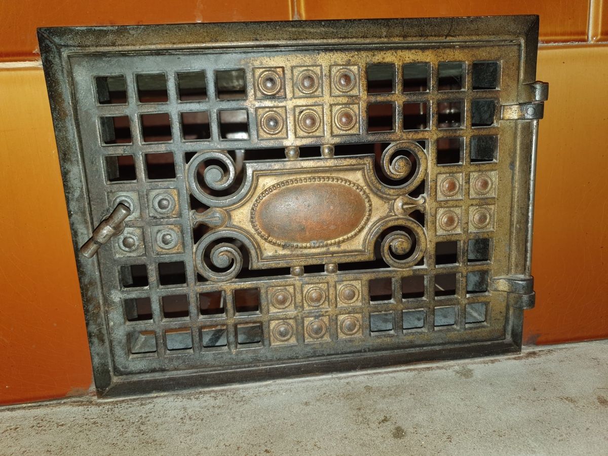 Altri mobili d'antiquariato: Sitzofenkacheln demontiert – Usato da Krattigen venduto da I-reen 4