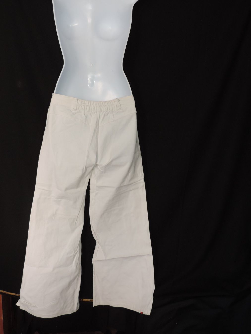 Pantaloni: pantalon stretch blanc – Usato da Genève venduto da Axelle333 7