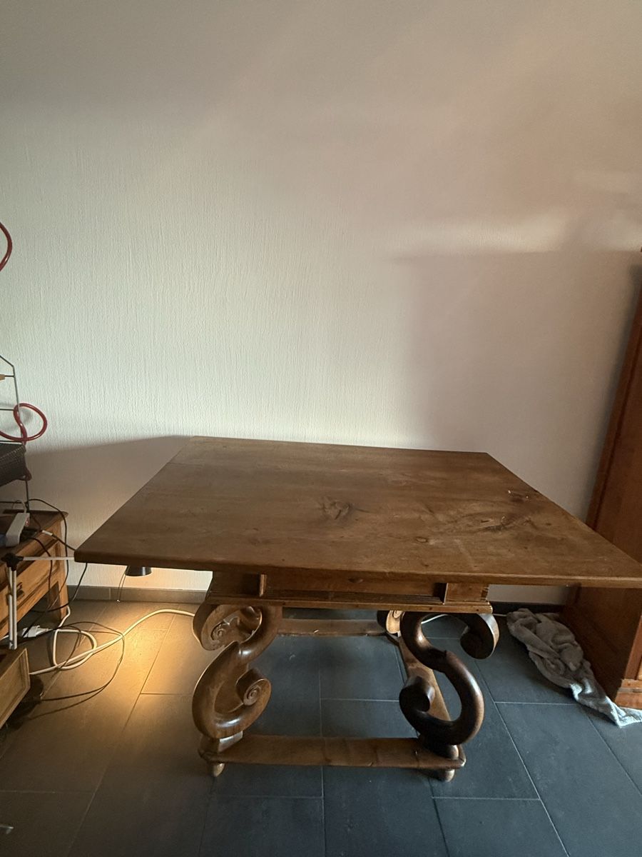 Tables: Eleganter Holztisch – D'occasion à Chur par pet_q7kd 5
