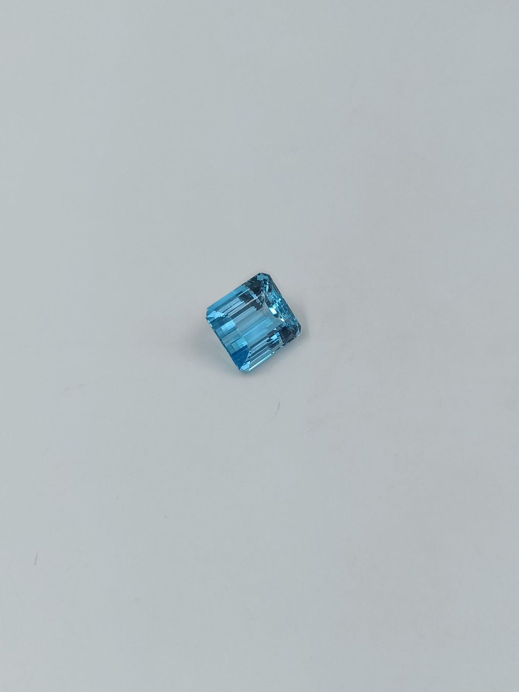 Pietre preziose: 1 AQUAMARIN 34.21 CT. – Usato da Luzern venduto da EdiGem 2