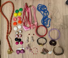 Modeschmuck Konvolut, Ketten, Ohrringe, Broschen, Armreife