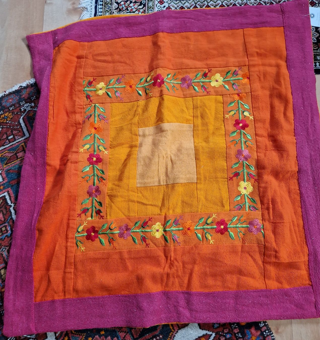 Cuscini: housse grand coussin brodée – Nuovo (secondo la descrizione) da Crassier venduto da steff2000