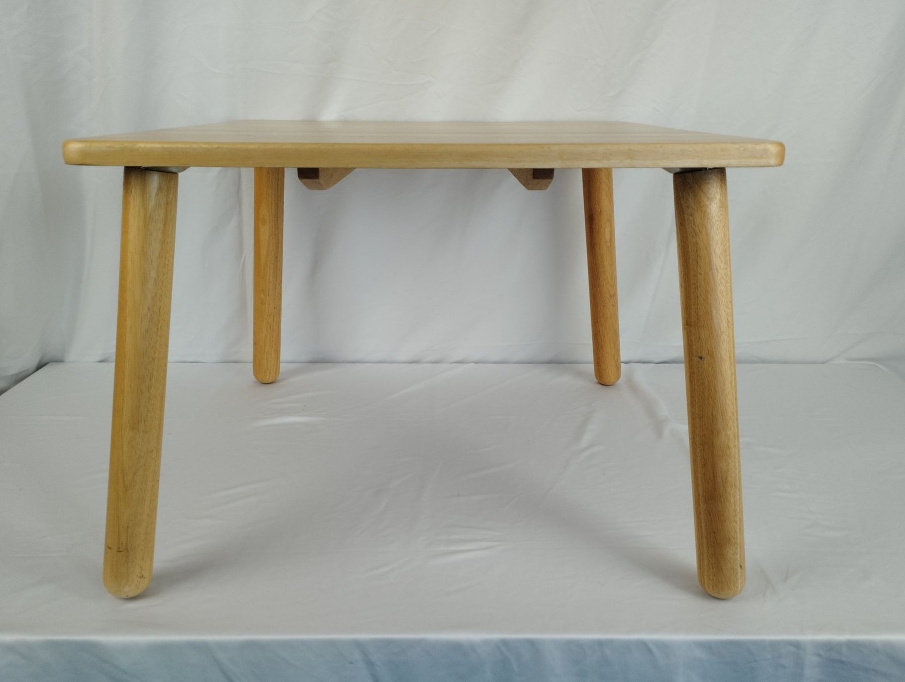 Tische: Kinder-Holztisch – Gebraucht aus Schübelbach von Restwert_Schubelbach 5