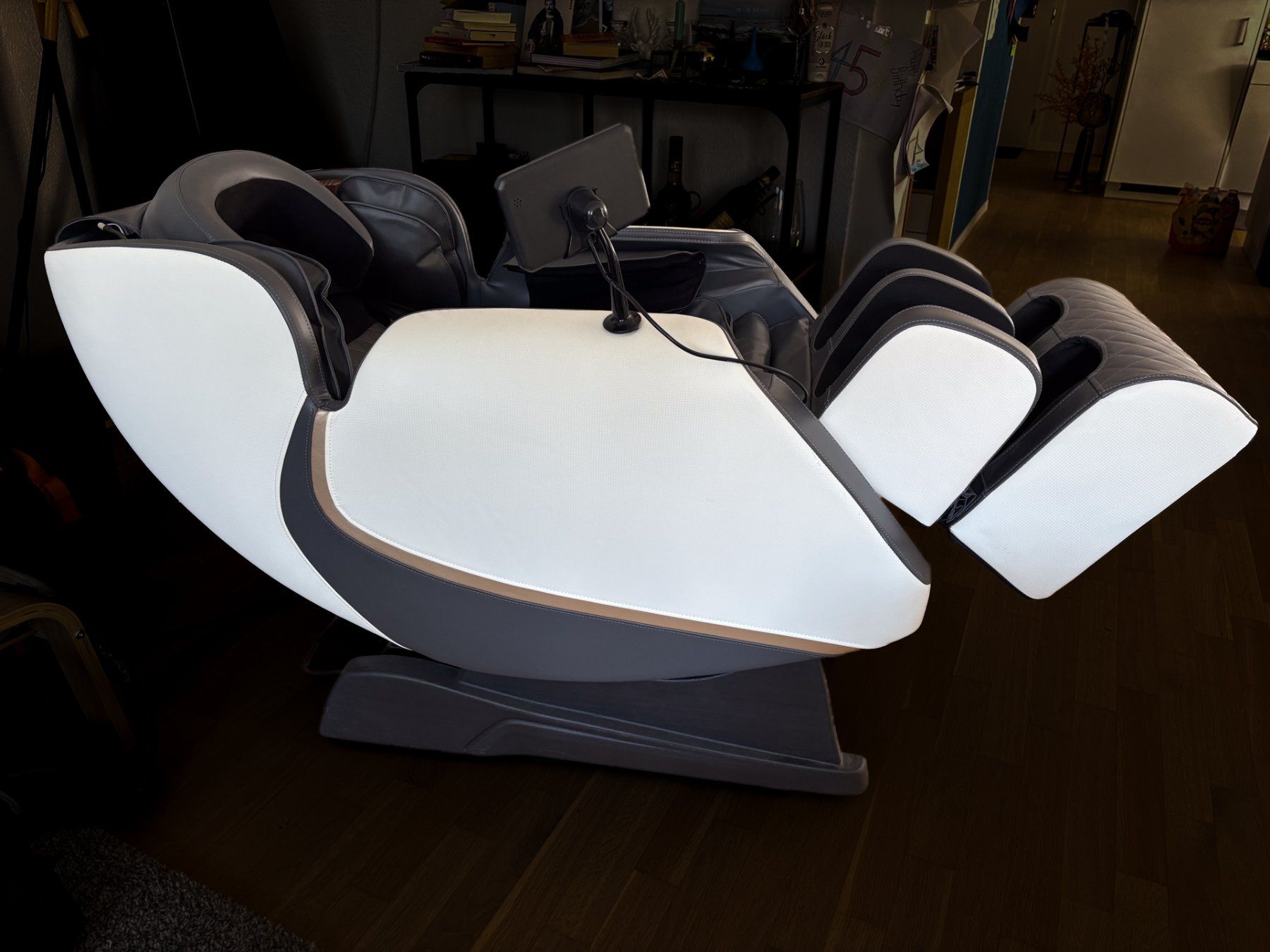 Sessel: Massagestuhl elektrisch, beige/weiss mit Touchscreen – Gebraucht aus Zollbrück von Bunbury76 1