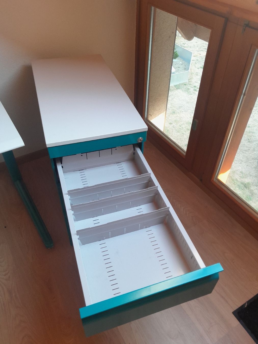 Bureaux: Schreibtisch mit Korpus – D'occasion à Inkwil par seebilick 6