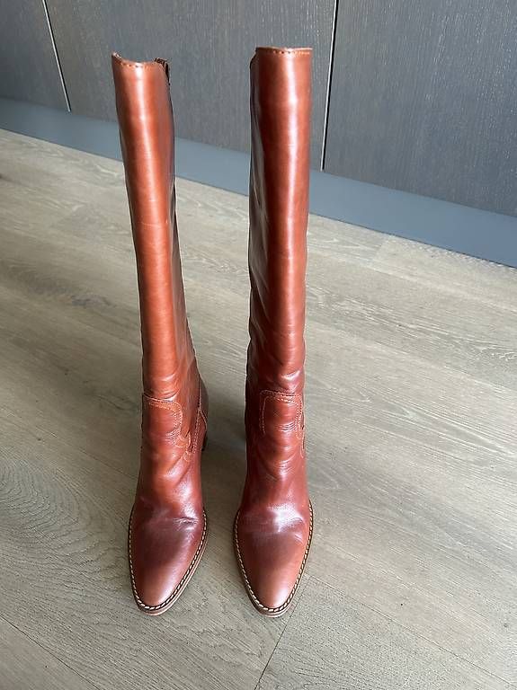 Zara Chaussures femmes: Lederstiefel von Zara – D'occasion à Kilchberg ZH par Anie. 2