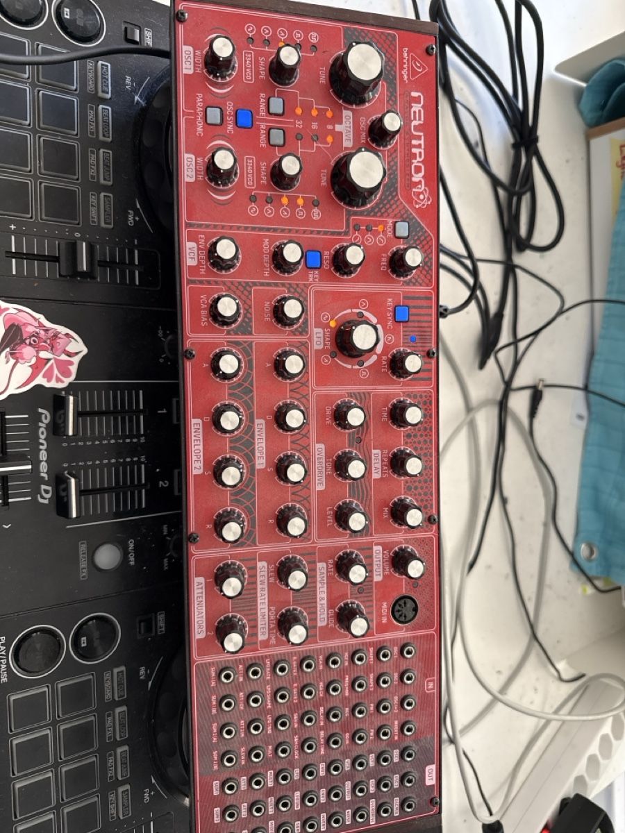 Behringer Strumenti musicali: Behringer Neutron – Nuovo (secondo la descrizione) da Sion venduto da rob_sp7f