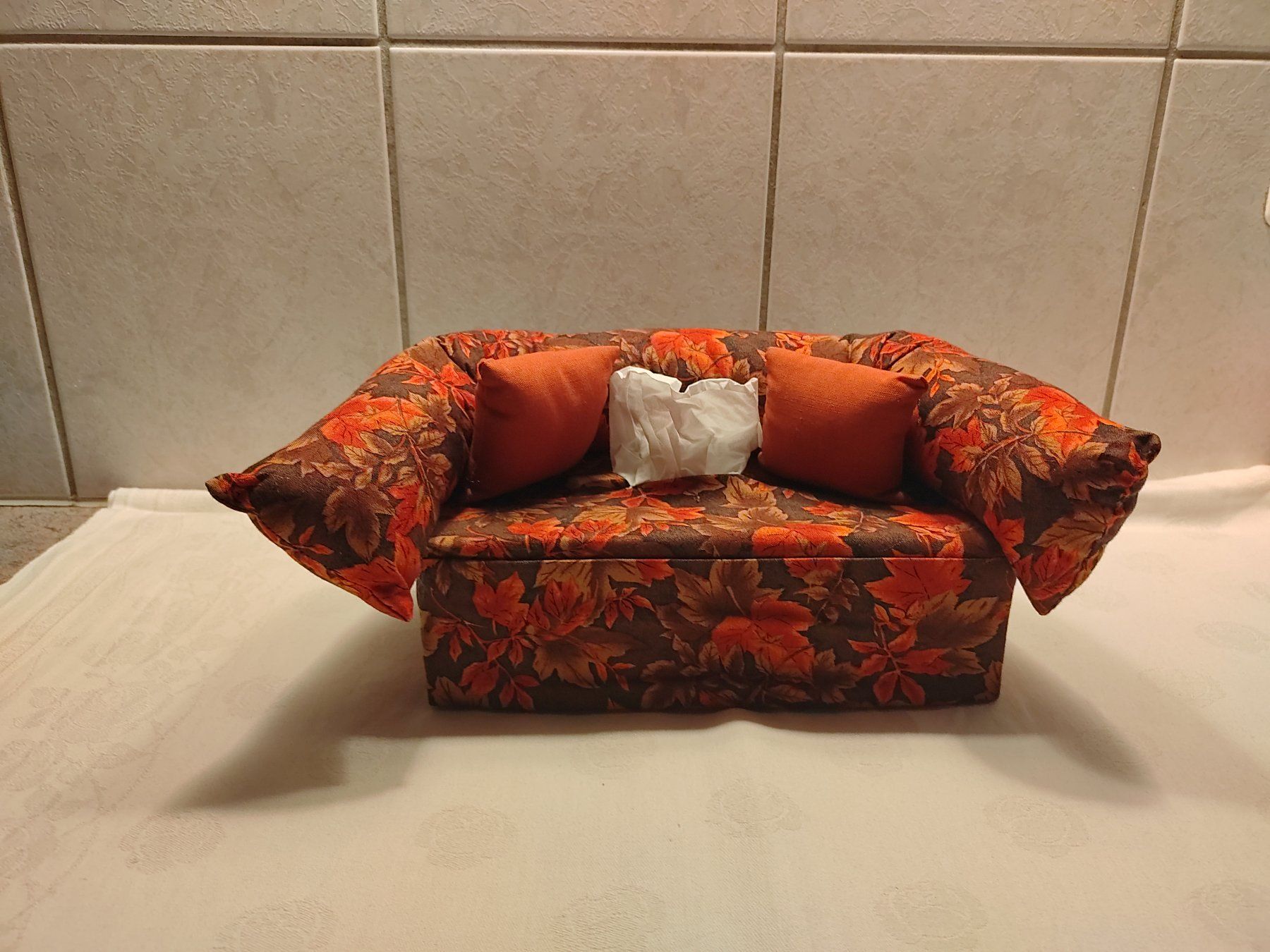 Tutte le decorazioni: Kleenex-Box als Sofa – Nuovo (secondo la descrizione) da Langenthal venduto da Markus-70 1