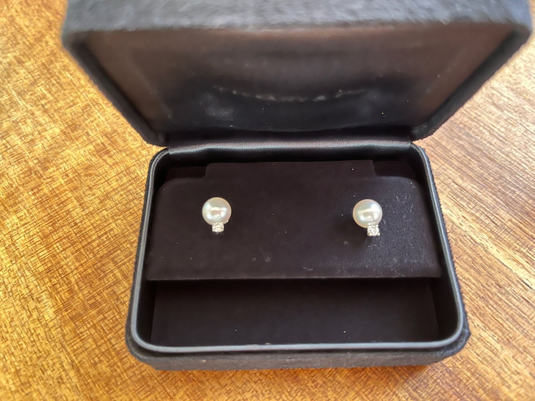 Tiffany & Co. Orecchini pendenti & Orecchini a lobo: TIFFANY & Co. Perlen-Diamant-Ohrstecker – Nuovo (secondo la descrizione) da Luzern venduto da Aleoschli 1