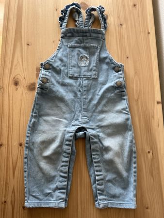 Herzige Latzhose Mädchen Denim Grösse 80 