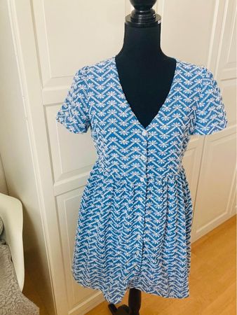 Hochwertiges besticktes hellblaues Kleid von Berthie
