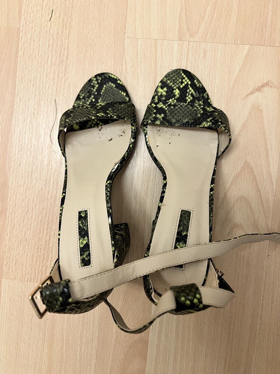 Scarpe da donna: High-Heel-Sandalen mit Schlangenprint – Usato da Merenschwand venduto da Pao_29 1