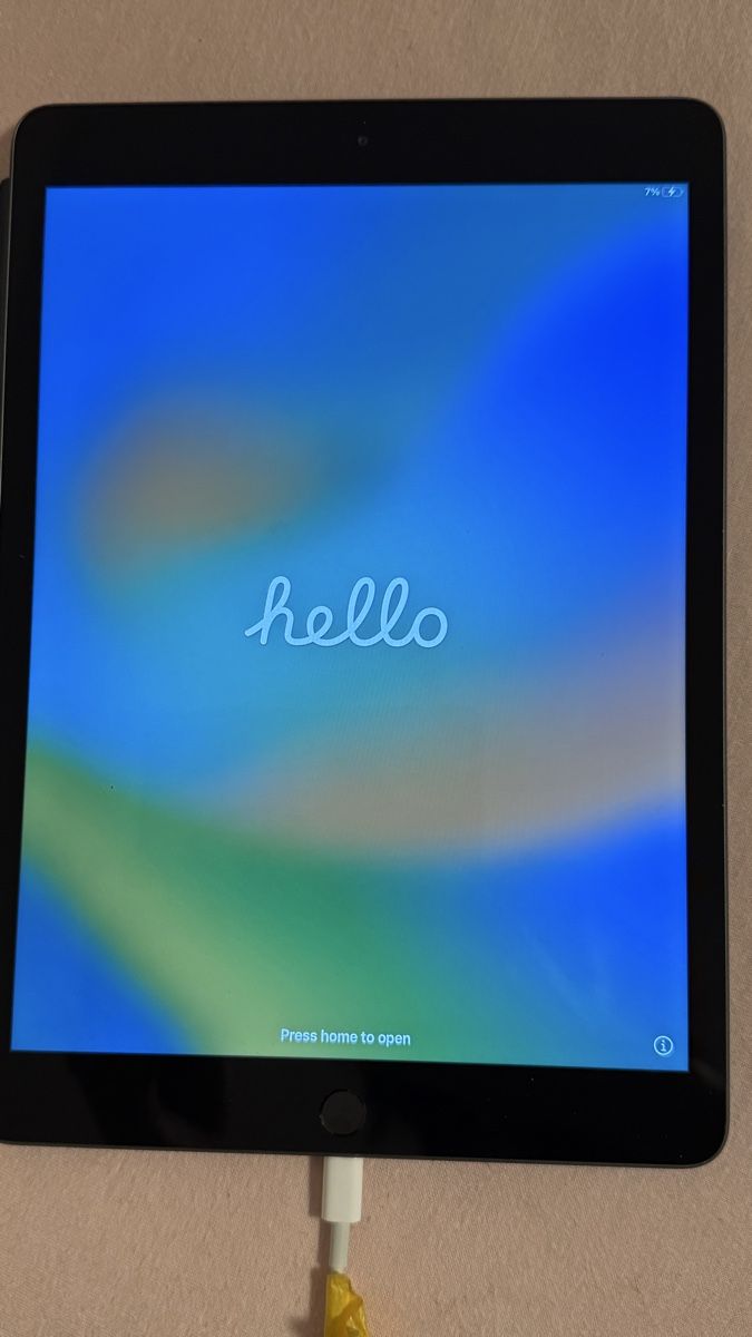 Apple Tablet PC: iPad 8. Generation, 32 GB, Space Gray - Top Zustand! – Neu (gemäss Beschreibung) aus Aarau Rohr von aur_ydw8