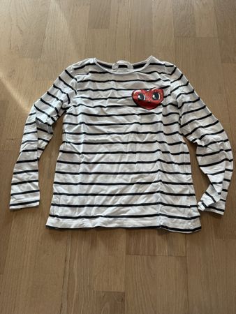 Gestreiftes Langarmshirt mit Herz, Gr. 110/116