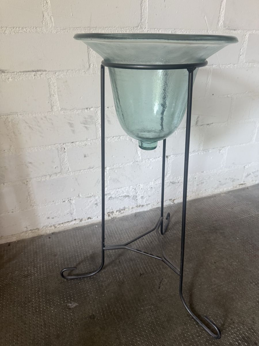 Vase & Récipients: Blumenvase Glas mit Metallgestell gebraucht – D'occasion à Allschwil par ysc_wt7c 2