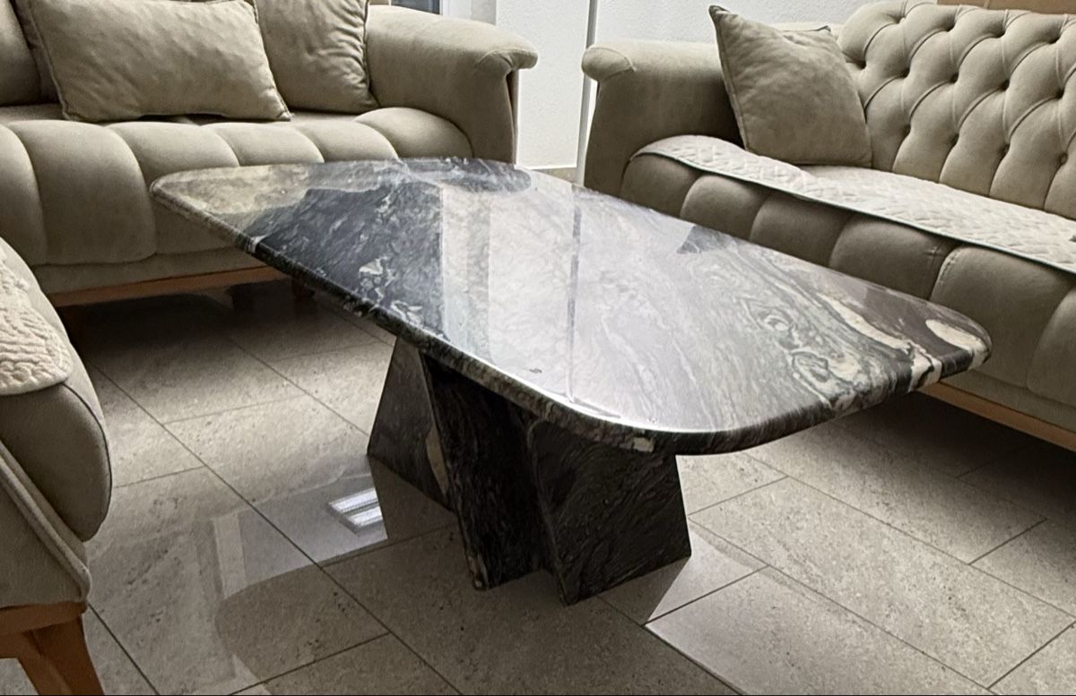 Tische: Granittisch  – Gebraucht aus Rothrist von EKA2711