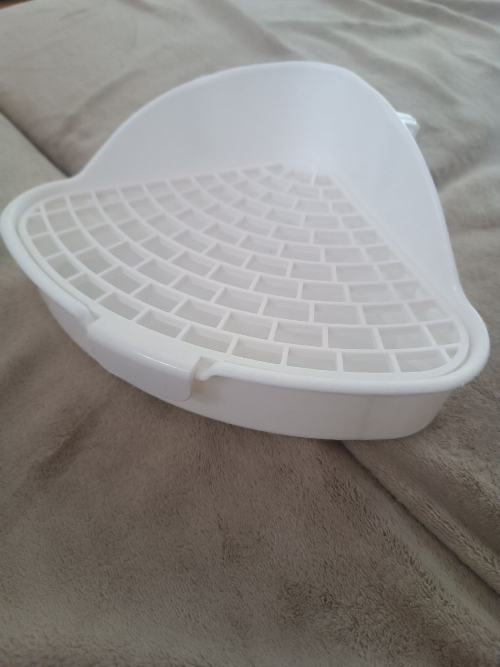 WC: 2 Ecktoiletten mit Gitter NEU – Neu und originalverpackt aus Basel von mon_7m8h