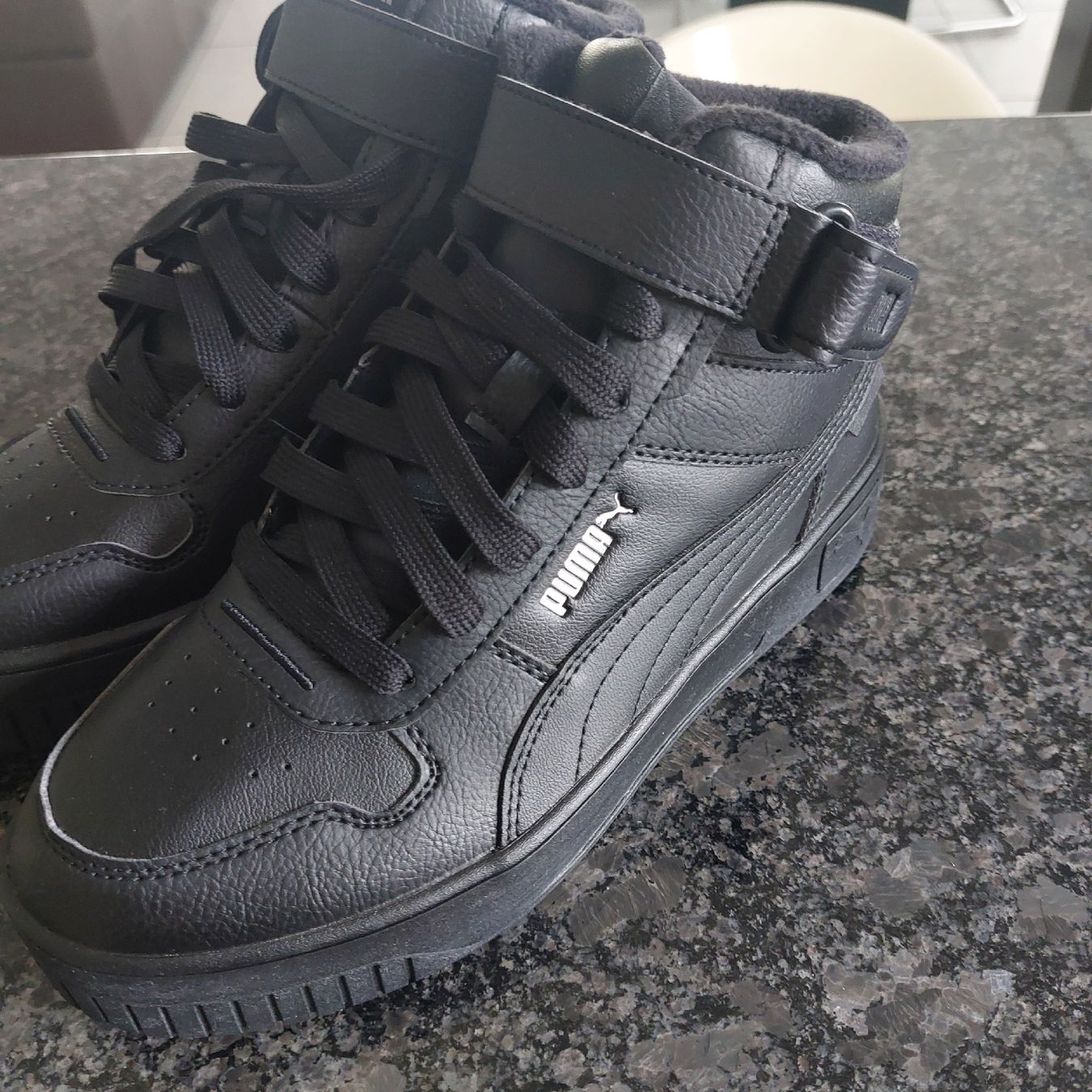 Puma Schuhe für Mädchen: Schuhe Sneaker, Schwarz,NEUI, Grösse 37.5 – Neu und originalverpackt aus Erlinsbach SO von Inspirierend 7
